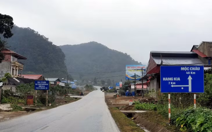 Bộ GTVT cho biết, trong điều kiện như hiện nay chưa có điều kiện để đầu tư, nâng cấp Quốc lộ 6 qua Mộc Châu