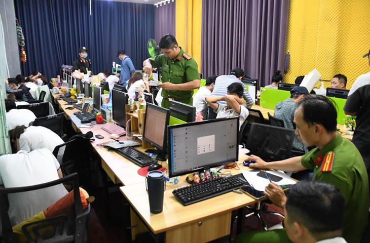 Cảnh sát khám xét Công ty Luật TNHH Pháp Việt