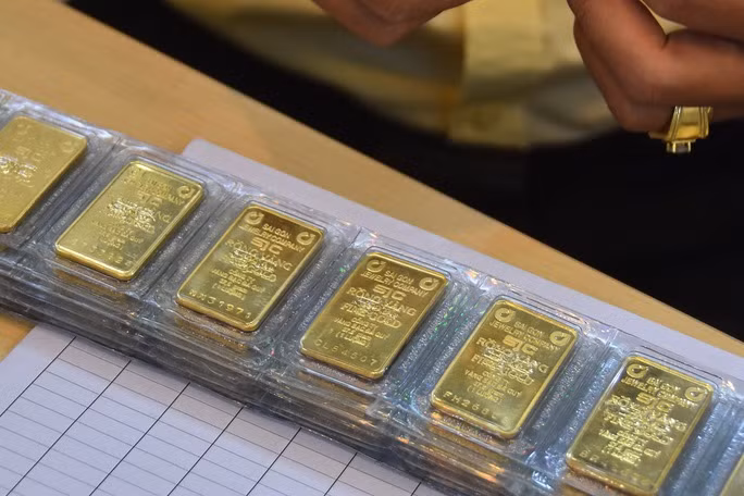 Vàng miếng SJC mất mốc 67 triệu đồng mỗi lượng
