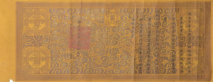 Sắc phong thời vua Khải Định. Ảnh: Lynda Trouvé