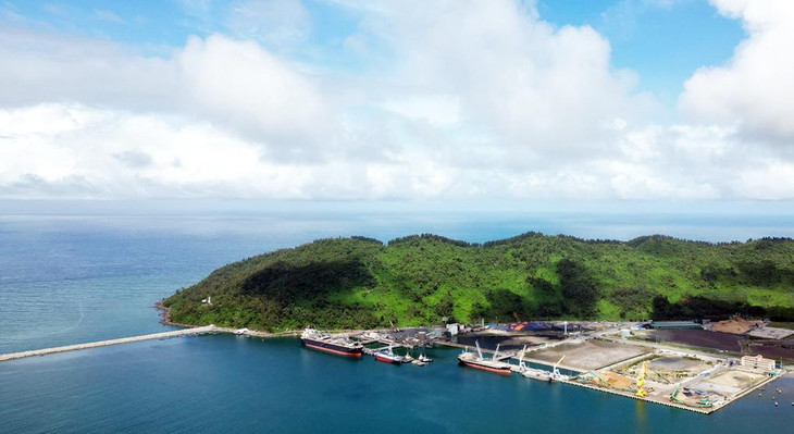 Cảng biển Chân Mây nhìn từ trên cao