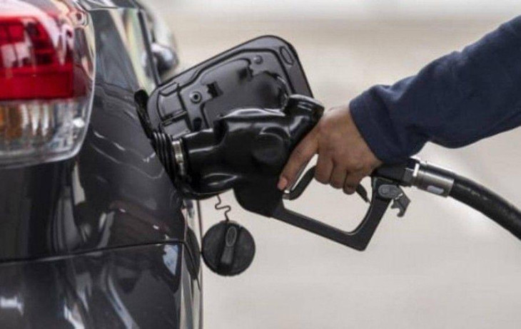 Có tình trạng một số cửa hàng tại TP.HCM thiếu xăng dầu cục bộ. Ảnh minh họa