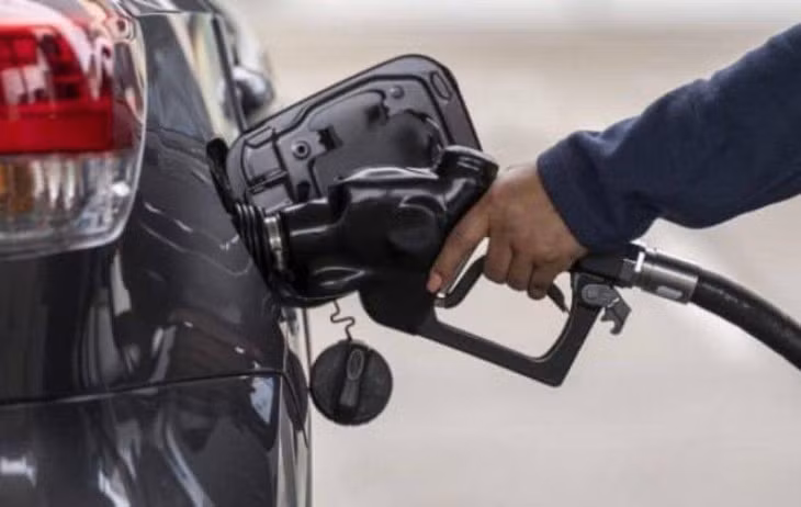 Có tình trạng một số cửa hàng tại TP.HCM thiếu xăng dầu cục bộ. Ảnh minh họa