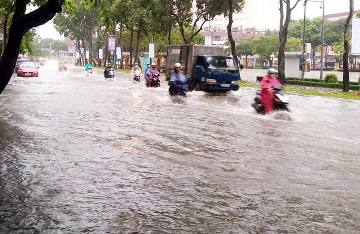 Nước ngập tại đường Lý Tự Trọng, quận Ninh Kiều, trung tâm TP. Cần Thơ