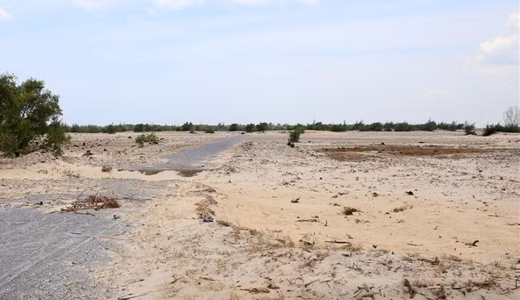 Được khởi công từ năm 2019, Dự án Nhà máy nhiệt điện BOT Quảng Trị 1 đến nay vẫn chỉ là bãi cát trắng