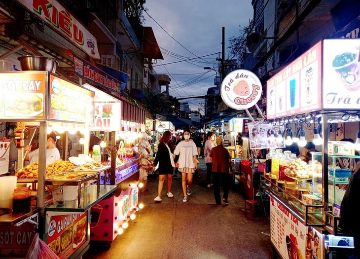 Phố ẩm thực ở đường Hồ Thị Kỷ (Quận 10)