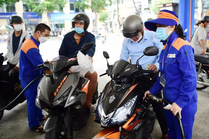 Mỗi lít xăng có thể giảm 800-1.100 đồng một lít trong kỳ điều hành ngày 3/10