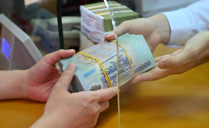 Cuối tháng 9, tiền gửi của người dân tại ngân hàng tiếp tục đạt kỷ lục mới gần 6,45 triệu tỷ đồng