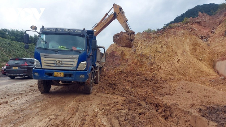 Điểm sạt lở nặng đoạn Km46+330 - Km46+430 cao tốc La Sơn - Túy Loan