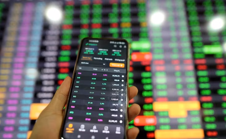 329 mã cổ phiếu niêm yết trên HNX sẽ được chuyển sang HoSE