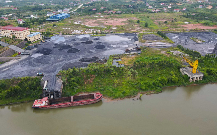 Dự án Cụm cảng hàng hoá tổng hợp, chế biến than, khu liên hợp chế tạo thiết bị cơ khí, sản xuất gỗ MDF hơn 2.000 nghìn tỷ của Công ty Cổ phần Thiên Lâm Đạt lại “lỡ hẹn”, tiếp tục chậm tiến độ