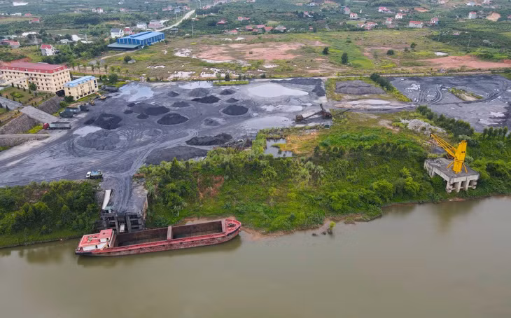 Dự án Cụm cảng hàng hoá tổng hợp, chế biến than, khu liên hợp chế tạo thiết bị cơ khí, sản xuất gỗ MDF hơn 2.000 nghìn tỷ của Công ty Cổ phần Thiên Lâm Đạt lại “lỡ hẹn”, tiếp tục chậm tiến độ