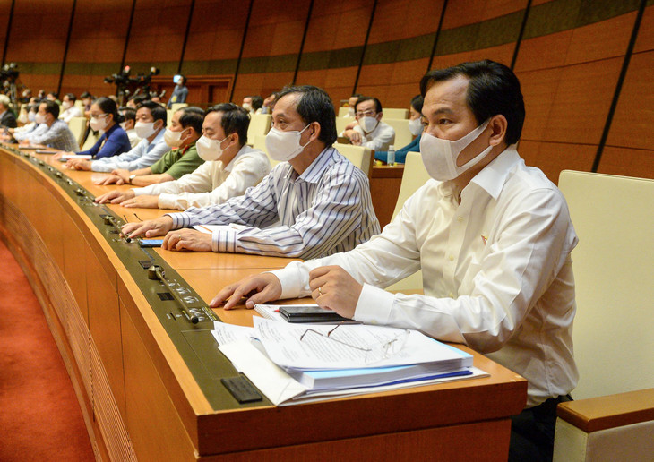 Đại biểu Quốc hội ấn nút biểu quyết tại Kỳ họp thứ nhất