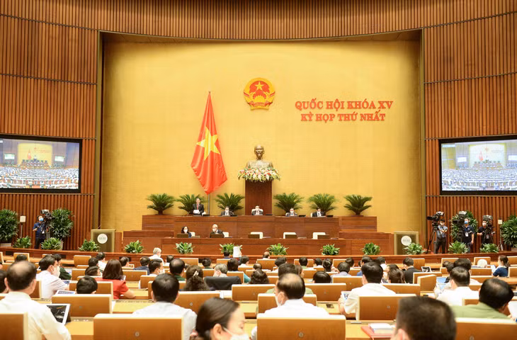 Chiều 27/7,Quốc hội thảo luận về Kế hoạch tài chính 5 năm quốc gia giai đoạn 2021-2025; Kế hoạch vay, trả nợ công 5 năm giai đoạn 2021-2025; Kế hoạch đầu tư công trung hạn giai đoạn 2021-2025.