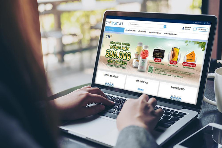 Khách mua hàng qua website thtruemart.vn và ứng dụng di động TH eLIFE được tích điểm TH true POINT và sử dụng điểm này để nhận quà tặng hoặc mua hàng tại chuỗi cửa hàng TH true mart.