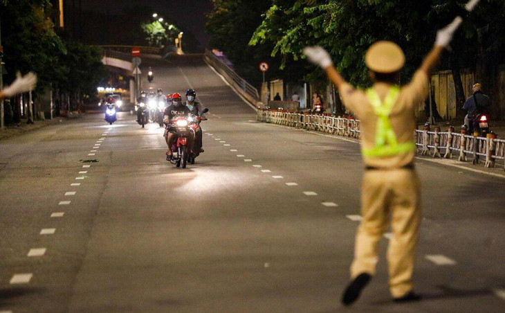 Người dân TP.HCM không ra đường sau 18h từ ngày 26/7 Người dân TP.HCM không ra đường sau 18h từ ngày 26/7