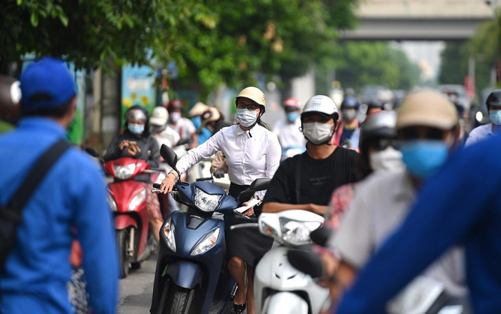 Khoảng 8h15, lưu lượng phương tiện giảm dần do người đi làm đã tới nơi làm việc.