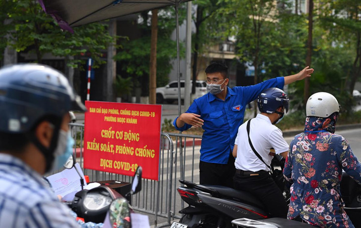 Tuy nhiên do lưu lượng phương tiện đông, việc kiểm soát giấy tờ gặp nhiều khó khăn.