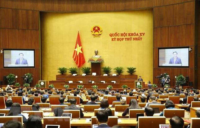 Sau lễ chào cờ, Quốc hội nghe Chủ tịch Quốc hội khóa XIV Vương Đình Huệ phát biểu khai mạc kỳ họp