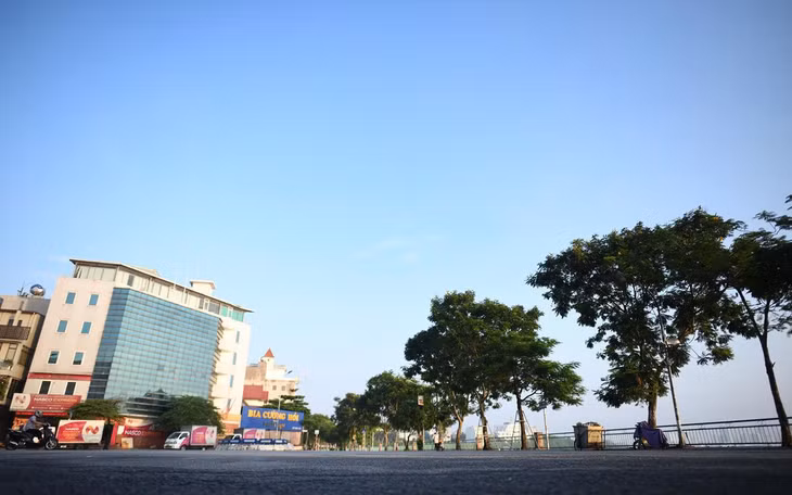 Nút giao Văn Cao - Trích Sài - Nguyễn Đình Thi lúc 7h.