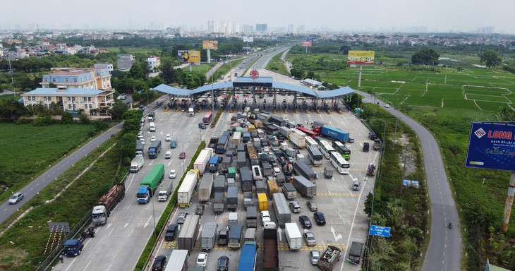 &quot;Tôi cũng yêu cầu Sở GTVT các tỉnh, đặc biệt là Hải Phòng đẩy nhanh việc cấp giấy nhận diện cho xe ưu tiên luồng xanh, đảm bảo lưu thông hàng hoá&quot;, ông Hùng nói.
