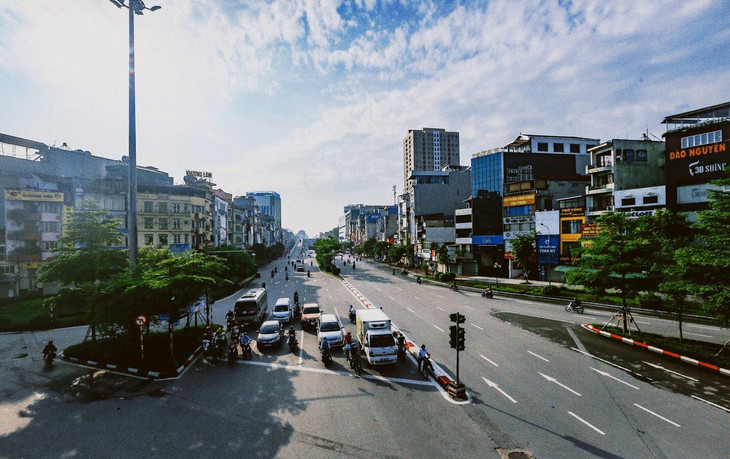 Ngã tư Trường Chinh - Láng - Tây Sơn lúc 7h15. Nơi đây không còn xảy ra tình trạng ùn tắc trên đường vành đai 2 như các khung giờ cao điểm thường ngày.