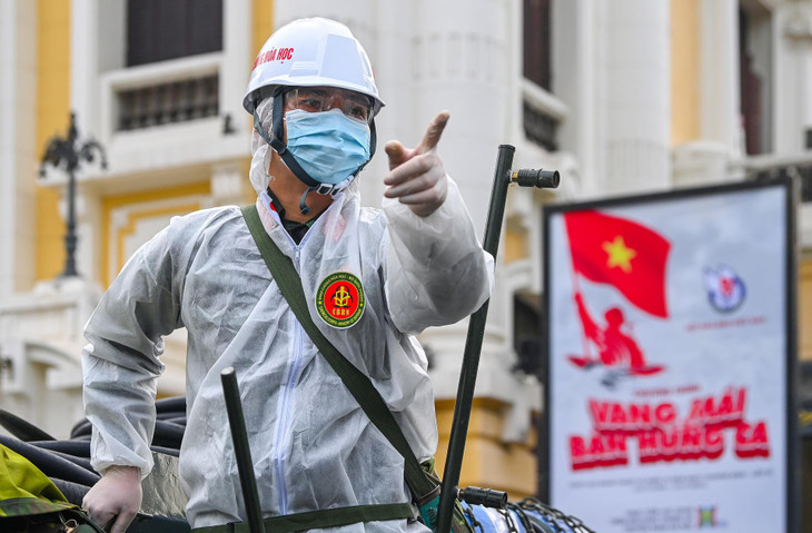 Các khu vực được tiến hành khử trùng gồm: 10 phường khu phố cổ, 2 phường ngoài đê, phố Hai Bà Trưng, Lý Thường Kiệt, Trần Hưng Đạo, các tuyến đường xung quanh hồ Hoàn Kiếm, trụ sở Thành ủy và UBND TP Hà Nội.