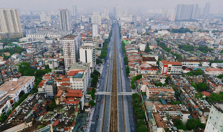 Trục đường Nguyễn Trãi thông thoáng ngay từ sáng sớm. Trước dịch, nơi này là điểm đen ùn tắc giao thông.