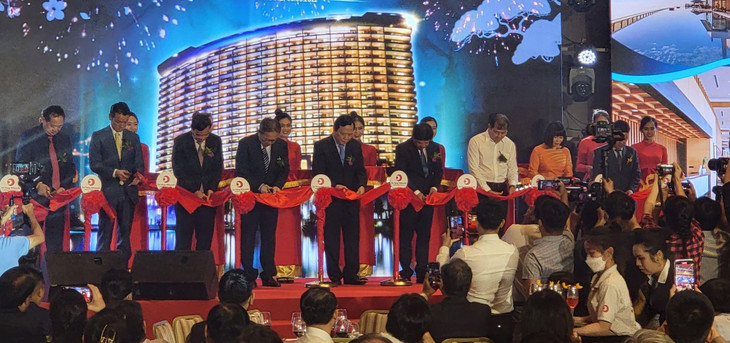 Nghi thức cắt băng khai trương và đưa vào khai thác Khách sạn Mikazuki Đà Nẵng