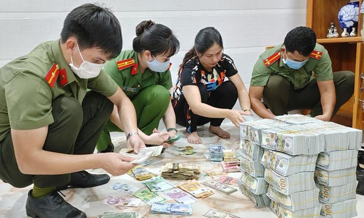 Cảnh sát thu giữ 2,1 triệu USD cùng 25 tỷ đồng... tại 3 điểm liên quan đến Bình và Cường