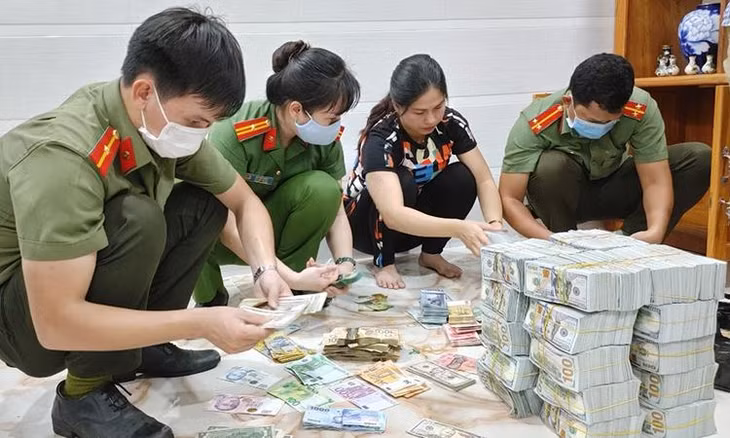 Cảnh sát thu giữ 2,1 triệu USD cùng 25 tỷ đồng... tại 3 điểm liên quan đến Bình và Cường