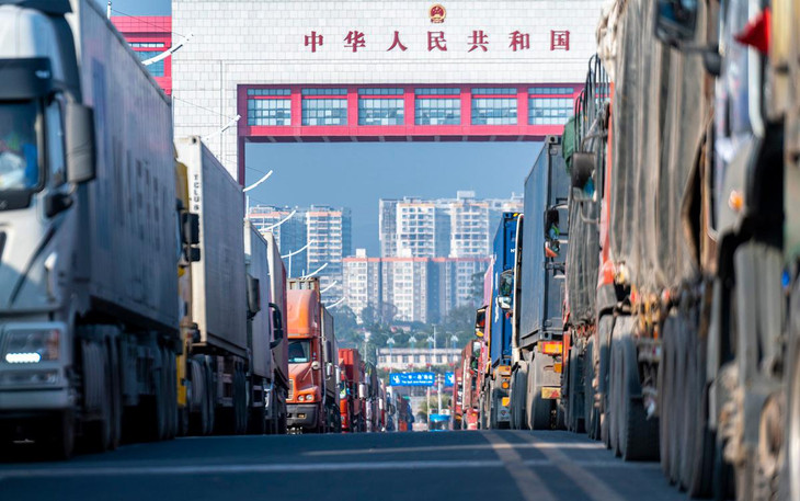 Xe chở nông, thủy sản nằm tắc dài ở cửa khẩu Móng Cái do chính sách kiểm soát Covid-19 của Trung Quốc Xe chở nông, thủy sản nằm tắc dài ở cửa khẩu Móng Cái do chính sách kiểm soát Covid-19 của Trung Quốc