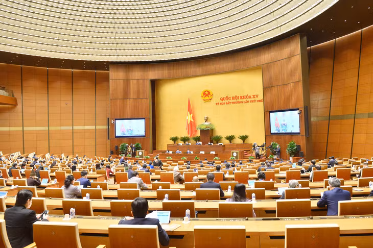 Ngày 10/1,Quốc hội thảo luận toàn thể trực tuyến về dự án Luật sửa đổi, bổ sung một số điều của Luật Đầu tư công, Luật Đầu tư theo phương thức đối tác công tư, Luật Đầu tư, Luật Đấu thầu, Luật Điện lực, Luật Doanh nghiệp, Luật Thuế tiêu thụ đặc biệt và Luật Thi hành án dân sự