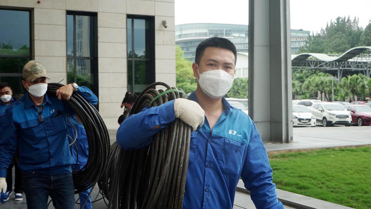 Đội ngũ kỹ thuật viên viễn thông của VNPT trong những ngày gấp rút chuẩn bị và phục vụ cho SEA Games 31