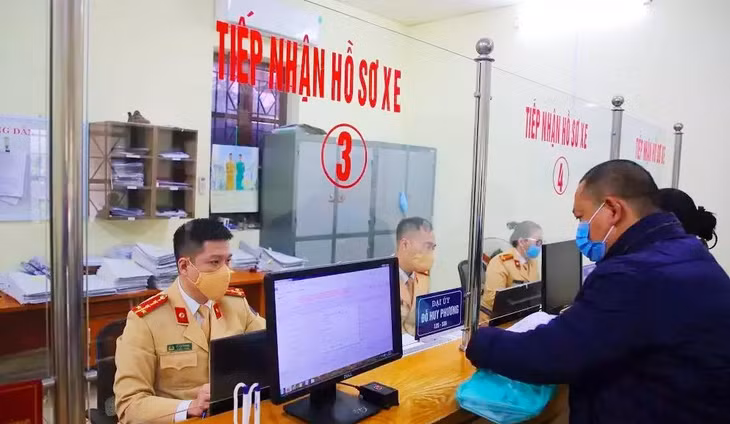 Từ 21/5, Công an cấp huyện cũng có thể tiếp nhận đăng ký và cấp biển số xe ô tô.
