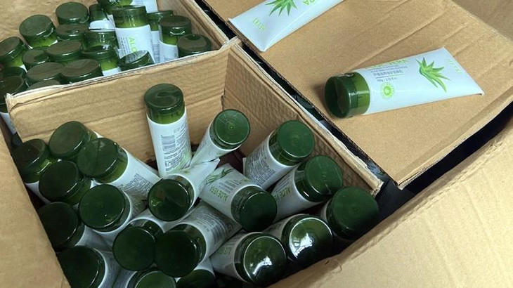 Toàn bộ số mỹ phẩm này đều do Trung Quốc sản xuất. Ảnh: DMS.