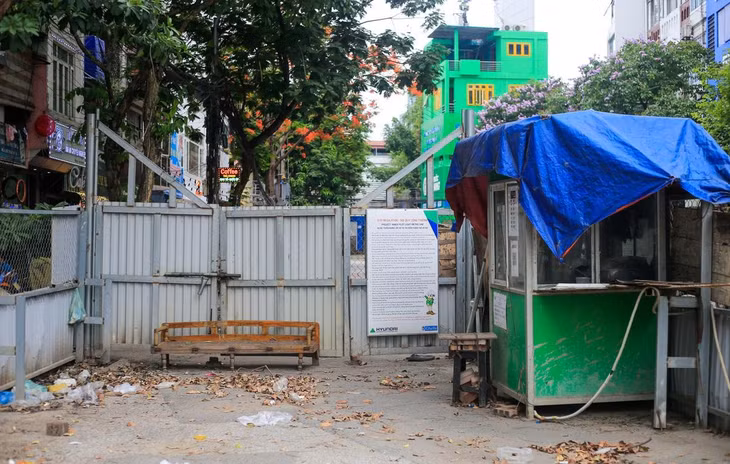 Trong công trường các ga ngầm hiện tại chỉ có bảo vệ trông coi, không có công nhân hoạt động.