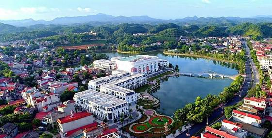 Khu đô thị mới (KĐTM) Yên Ninh tại phường Yên Ninh và xã Văn Phú, TP Yên Bái có diện tích đất lập quy hoạch khoảng 124 ha và dân số khoảng 8.508 người.