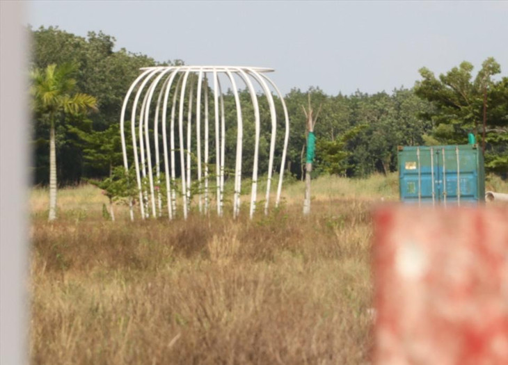 Ngoài ra, Công ty TNHH Địa ốc Tường Hy Quân còn ký bán cho 19 khách hàng khác với 41 lô đã thu về số tiền gần 27,5 tỉ đồng. Số đất này nằm ngoài bản đồ phê duyệt tỷ lệ 1/500