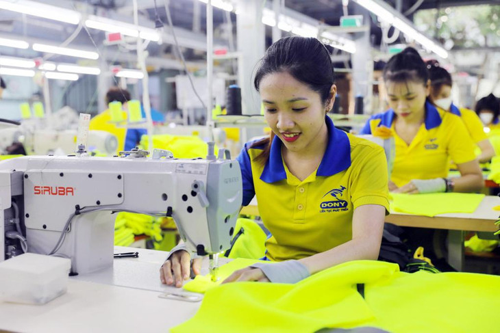 Công nhân làm việc tại xưởng công ty may mặc Dony, quận Tân Bình, TP.HCM