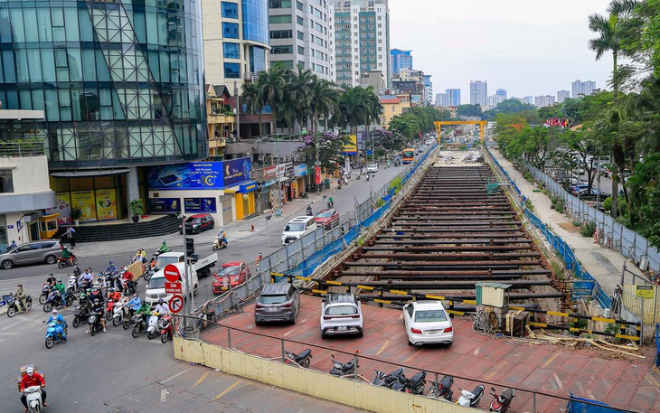 Được biết vấn đề chính của dự án đường sắt Nhổn - Ga Hà Nội đang gặp phải là chậm trễ, vướng mắc về việc giải phóng mặt bằng và di dời hạ tầng kỹ thuật ảnh hưởng nghiêm trọng đến tiến độ của dự án.