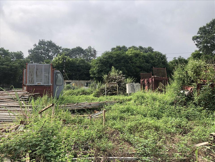 Tài sản đấu giá là quyền sử dụng đất (để thực hiện dự án đầu tư) xây dựng nhà ở thấp tầng để bán đối với 26 thửa đất tại khu nhà ở để bán Quang Minh - Vinaconex 2, thị trấn Quang Minh, huyện Mê Linh. Tài sản đấu giá là quyền sử dụng đất (để thực hiện dự án đầu tư) xây dựng nhà ở thấp tầng để bán đối với 26 thửa đất tại khu nhà ở để bán Quang Minh - Vinaconex 2, thị trấn Quang Minh, huyện Mê Linh.