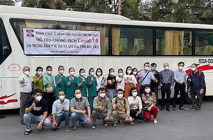 Đoàn y, bác sĩ của Bệnh viện Nguyễn Tri Phương lên đường chi viện cho tỉnh Bạc Liêu