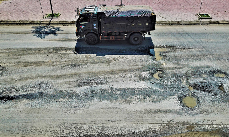 Đường có chiều dài 1,95 km, rộng 52 m. Tuy nhiên, hơn 10 năm xây dựng, dự án vẫn chưa thể bàn giao, nhiều vị trí trên tuyến đã hư hỏng nặng, sụt lún.