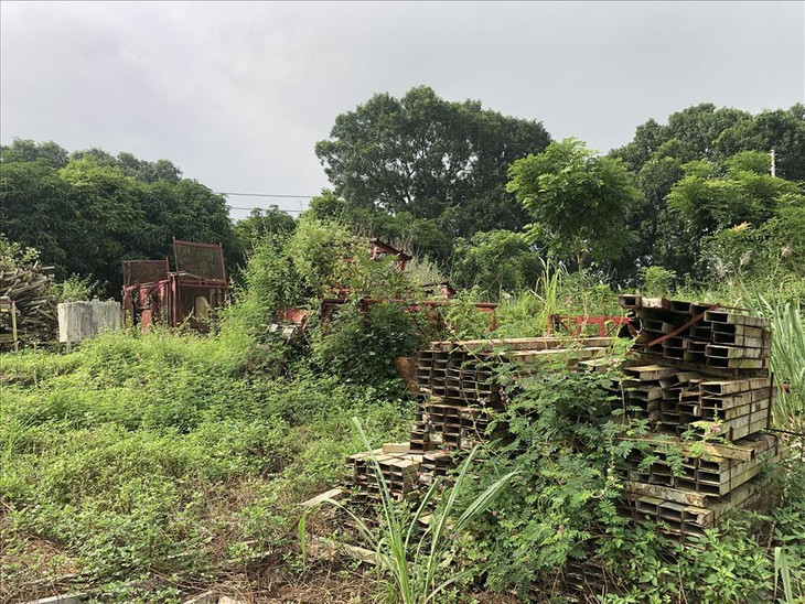 26 thửa đất có tổng diện tích 5.610,8m2, bao gồm: 20 thửa đất biệt thự liền kề có tổng diện tích 3.620 m2; 6 thửa đất biệt thự nhà vườn có tổng diện tích 1.990,8m2 với tầng cao công trình ba tầng. 26 thửa đất có tổng diện tích 5.610,8m2, bao gồm: 20 thửa đất biệt thự liền kề có tổng diện tích 3.620 m2; 6 thửa đất biệt thự nhà vườn có tổng diện tích 1.990,8m2 với tầng cao công trình ba tầng.