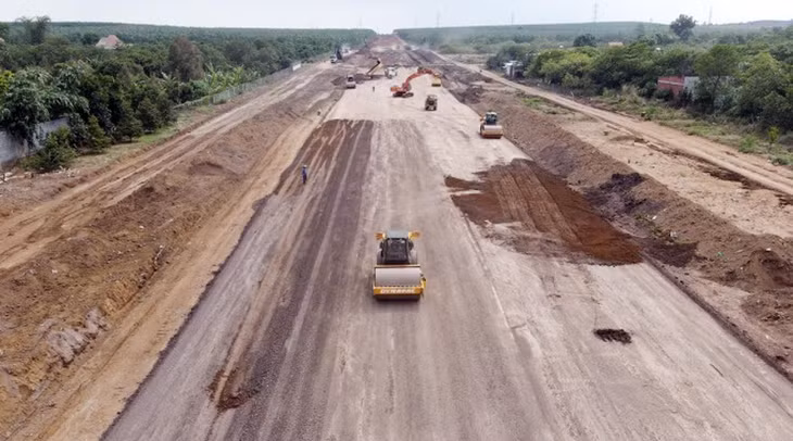 Đoạn cao tốc Phan Thiết - Dầu Giây đang được thi công