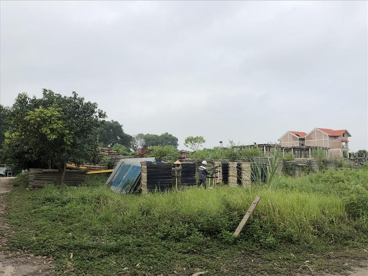 Các thửa đất này có giá khởi điểm của vòng 1 là hơn 13,4 triệu đồng/m2, giá khởi điểm từ vòng 2 trở đi bằng giá trả hợp lệ cao nhất tại vòng trước liền kề. Tổng giá trị quyền sử dụng đất tính theo giá khởi điểm vòng 1 là hơn 75 tỉ đồng. Các thửa đất này có giá khởi điểm của vòng 1 là hơn 13,4 triệu đồng/m2, giá khởi điểm từ vòng 2 trở đi bằng giá trả hợp lệ cao nhất tại vòng trước liền kề. Tổng giá trị quyền sử dụng đất tính theo giá khởi điểm vòng 1 là hơn 75 tỉ đồng.