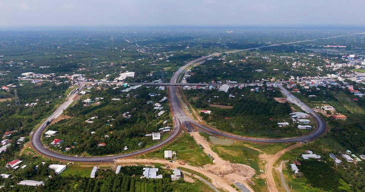 Nút giao An Thái Trung, thuộc huyện Cái Bè (Tiền Giang) - điểm cuối cao tốc đạt trên 90% khối lượng thi công. Khi hoàn thành, nút giao sẽ kết nối cao tốc với quốc lộ 30. Cao tốc Trung Lương - Mỹ Thuận có chiều dài toàn tuyến 51 km qua 5 huyện của tỉnh Tiền Giang. Dự án có tổng vốn ban đầu hơn 14.000 tỷ đồng, sau đó được điều chỉnh còn hơn 12.000 tỷ đồng.