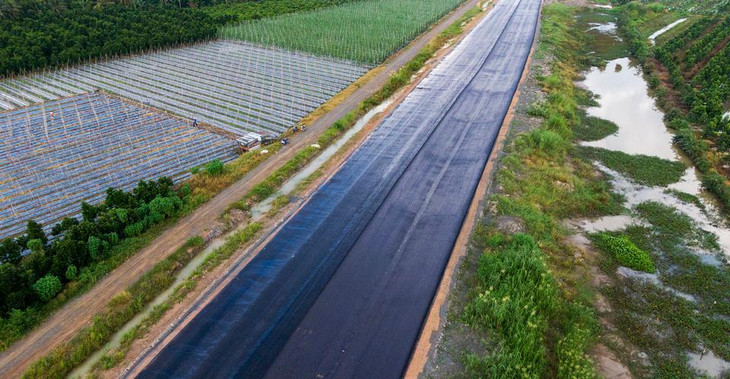 Nền đường đã hoàn thành 44/45 km (không tính 6 km cầu), bê tông nhựa ATB đã hoàn thành 39/45 km, bê tông nhựa C19 đã xong 37/45 km.