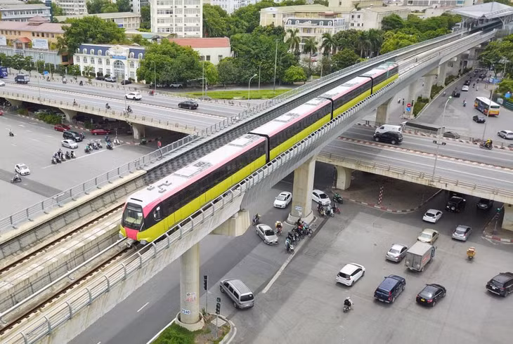 Tàu đường sắt Nhổn - ga Hà Nội chạy thử qua đoạn nút giao thông Mai Dịch